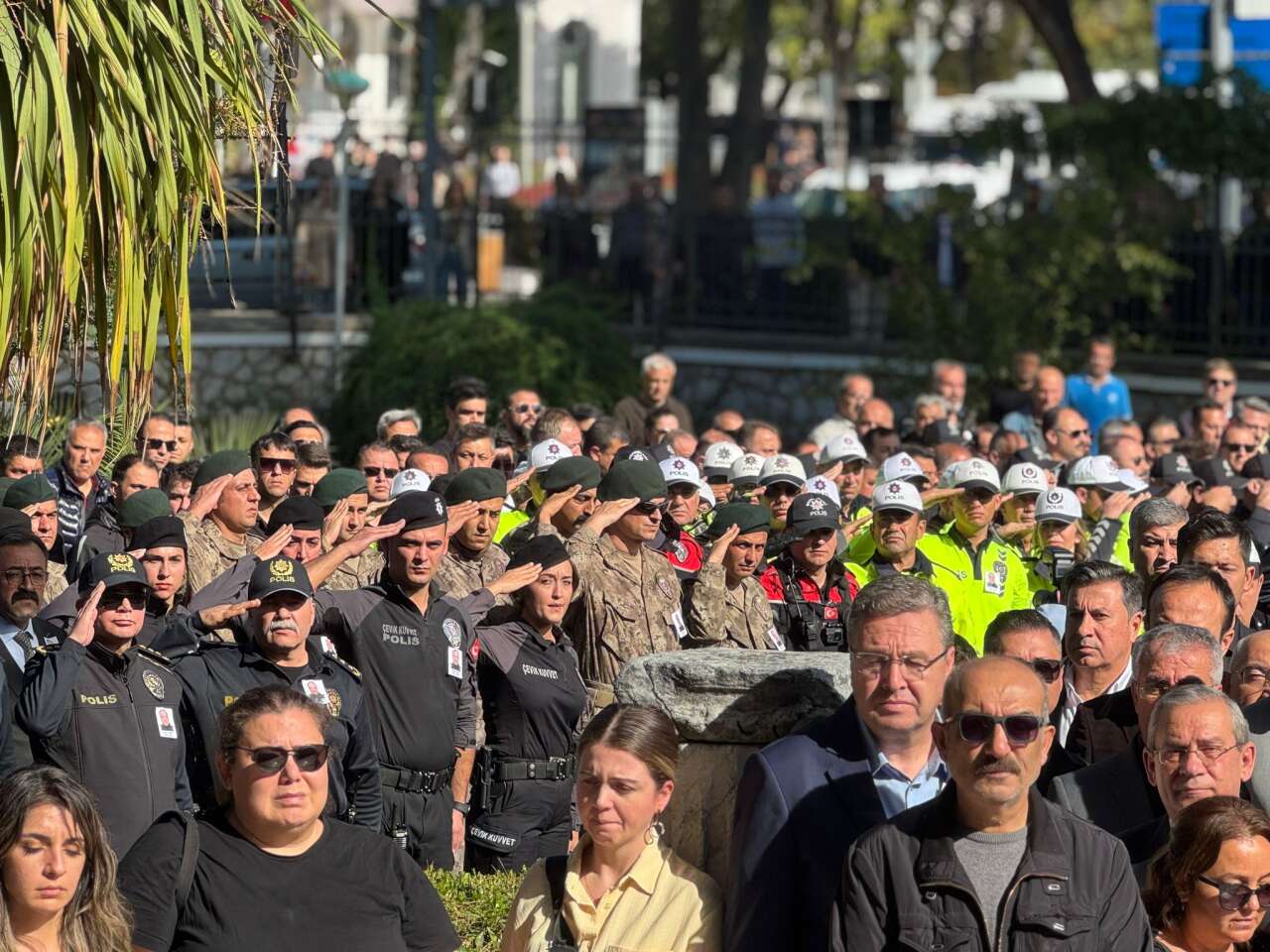 Muğla Emniyetinde Hüzün: Trafik Polisi Deniz Çakıcı Son Yolculuğuna Uğurlandı 8
